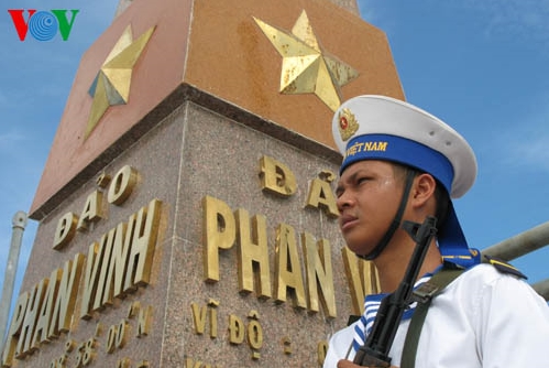 Tänzer-Verband unterstützt Soldaten auf der Truong Sa- und Hoang Sa Inselgruppe mit 4500 Euro